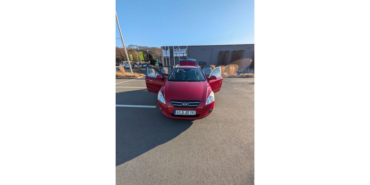 Kia ceed / Ceed 134.000 km 3.900 &euro; Hemer 58675