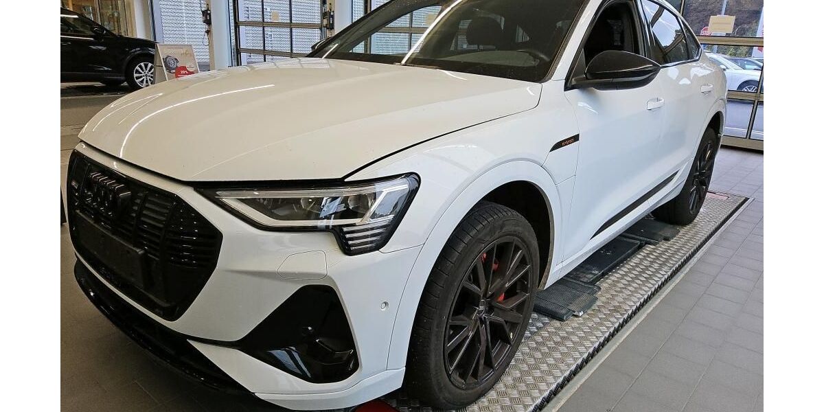 Audi e-tron 26.690 km 32.400 &euro; Hagen 58091