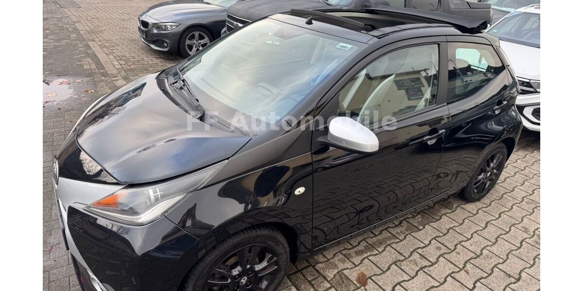 Toyota Aygo (X) 76.000 km 7.850 &euro; Recklinghausen 45661