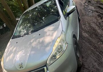 Peugeot 208 109.759 km 2.800 &euro; Dortmund 44145