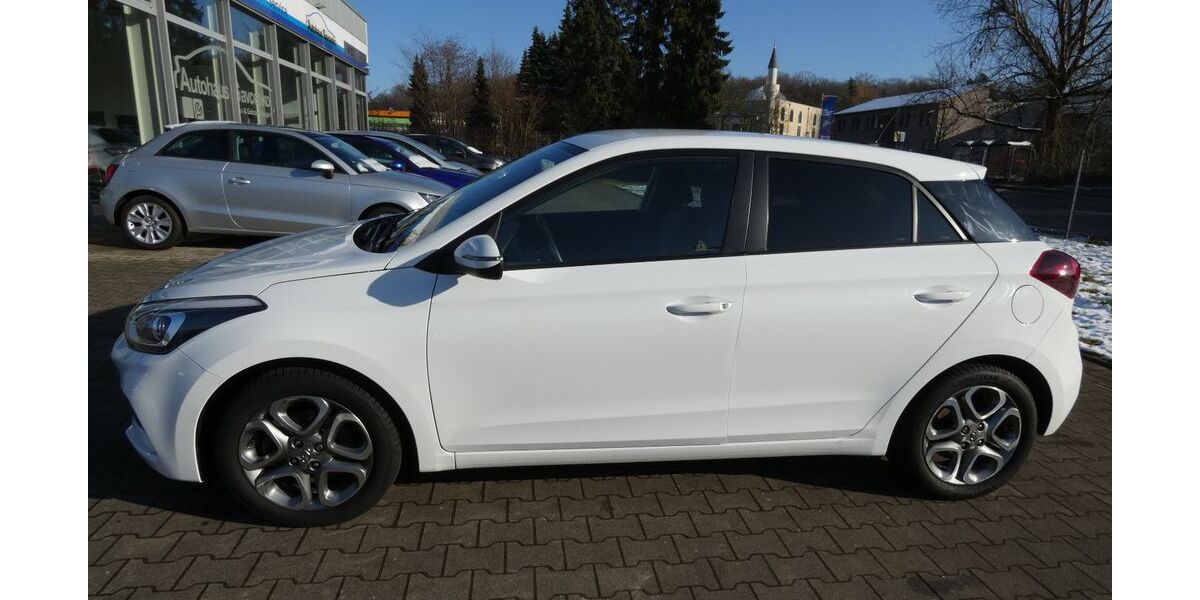 Hyundai i20 33.000 km 12.200 &euro; Bergkamen 59192