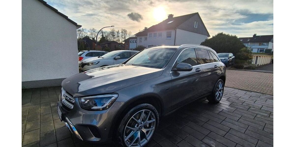 Mercedes-Benz GLC 300 33.000 km 39.750 &euro; Castrop-Rauxel 44577