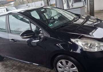 Peugeot 208 110.000 km 2.500 &euro; Körne (Dortmund) 44143