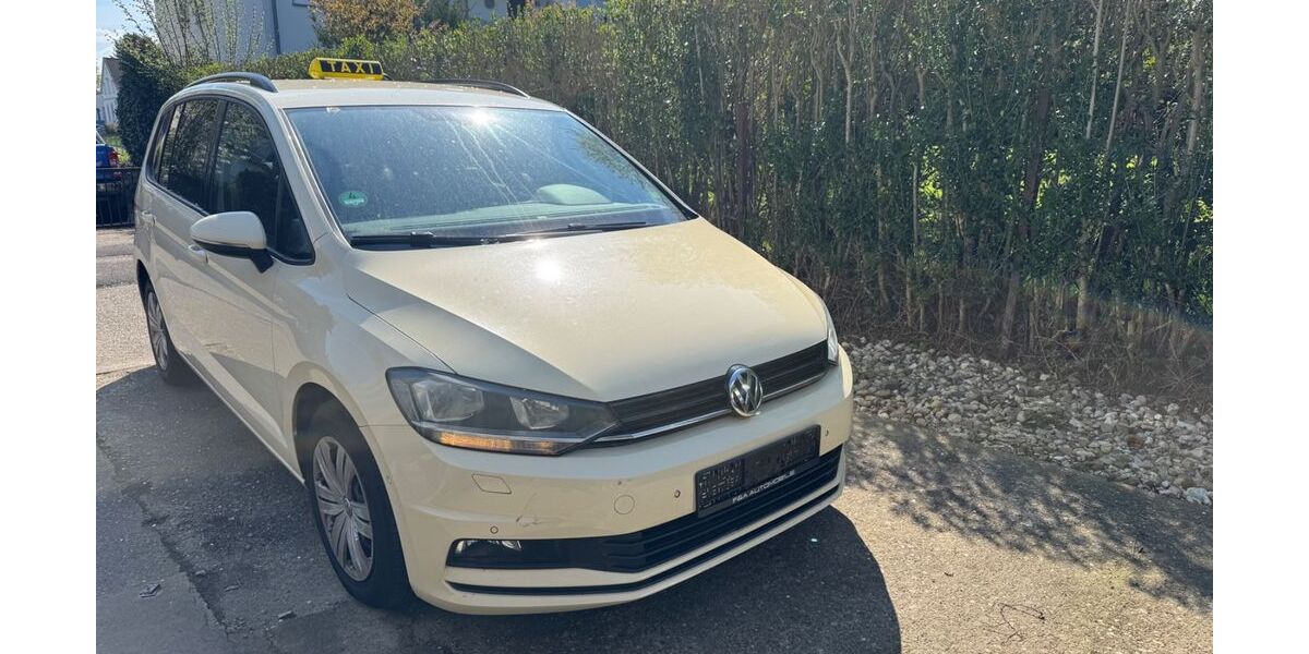 VW Touran 490.000 km 5.900 &euro; Unna 59425