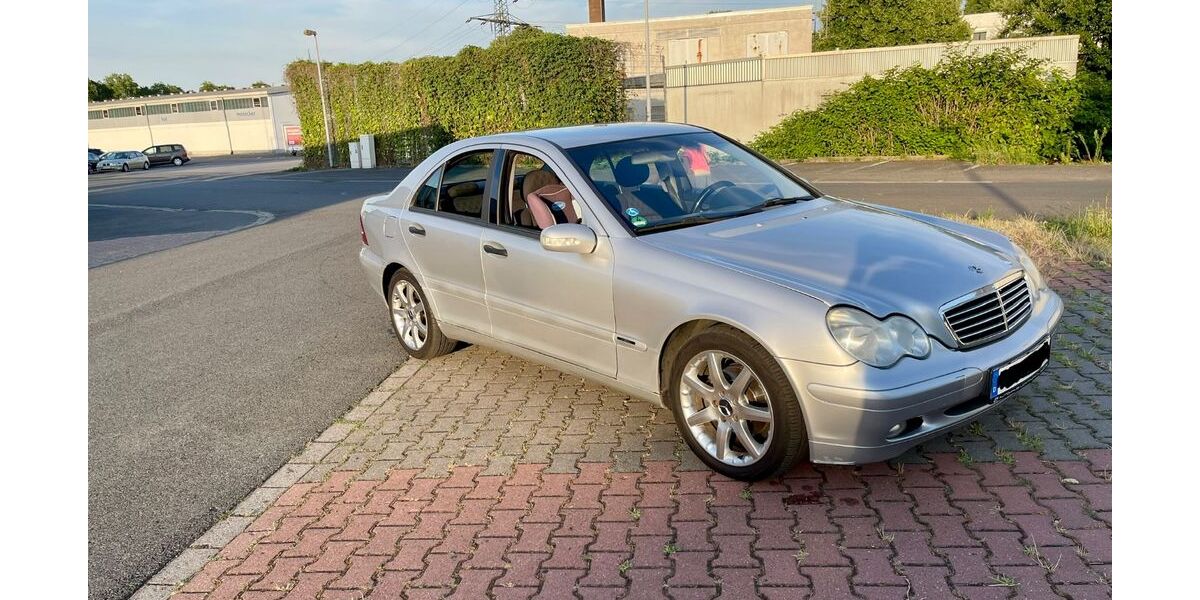 Mercedes-Benz C 200 147.594 km 4.600 &euro; Dortmund 44145