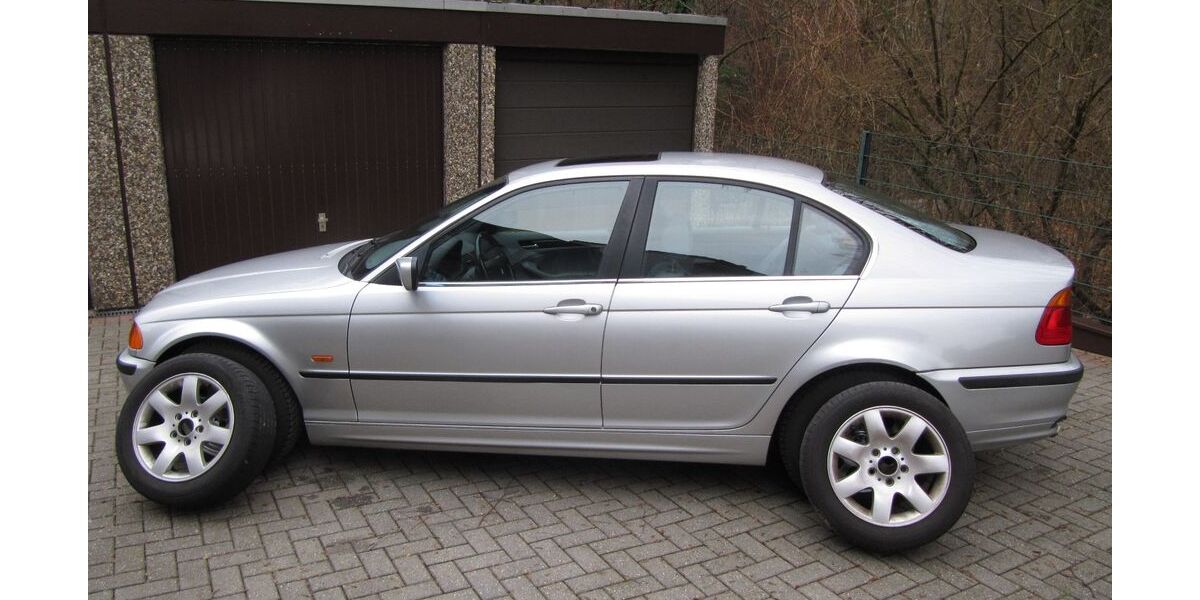 BMW 323 200.000 km 5.600 &euro; Dortmund 44267