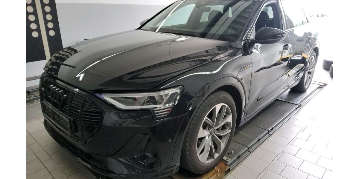Audi e-tron 29.739 km 31.835 &euro; Hagen 58091