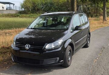 VW Touran 120.689 km 9.099 &euro; Dortmund 44149